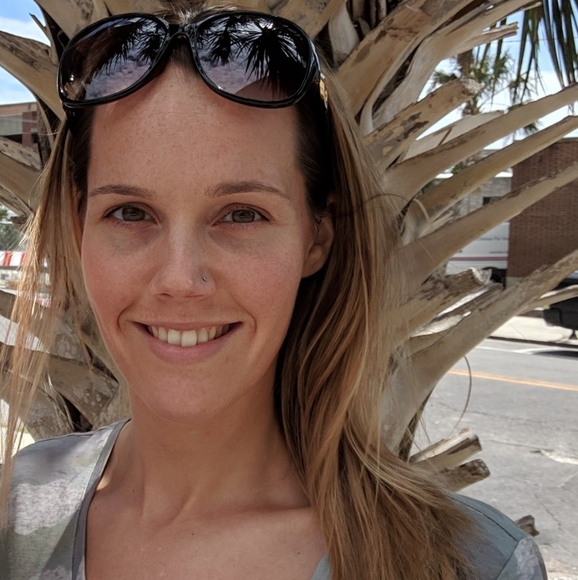 Meet your Posher, Desiree - Picture 1 of 15